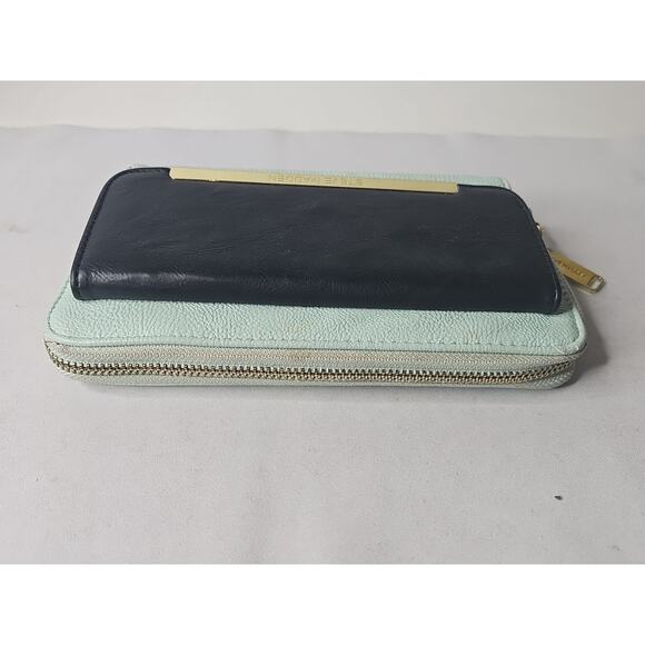 Steve Madden Zip Around Wallet Clutch Mint Green & Black w/ Outside Pocket - Picture 4 of 14
